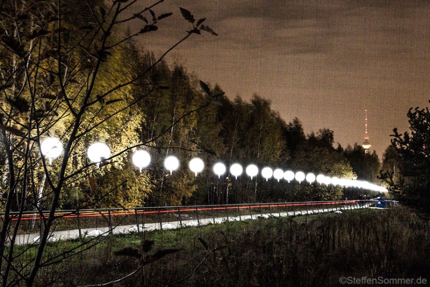 Along the former Berlin Wall - now the edge of a small birch forest - the illuminated balloons form the "25 years Fall of the Wall" installation.